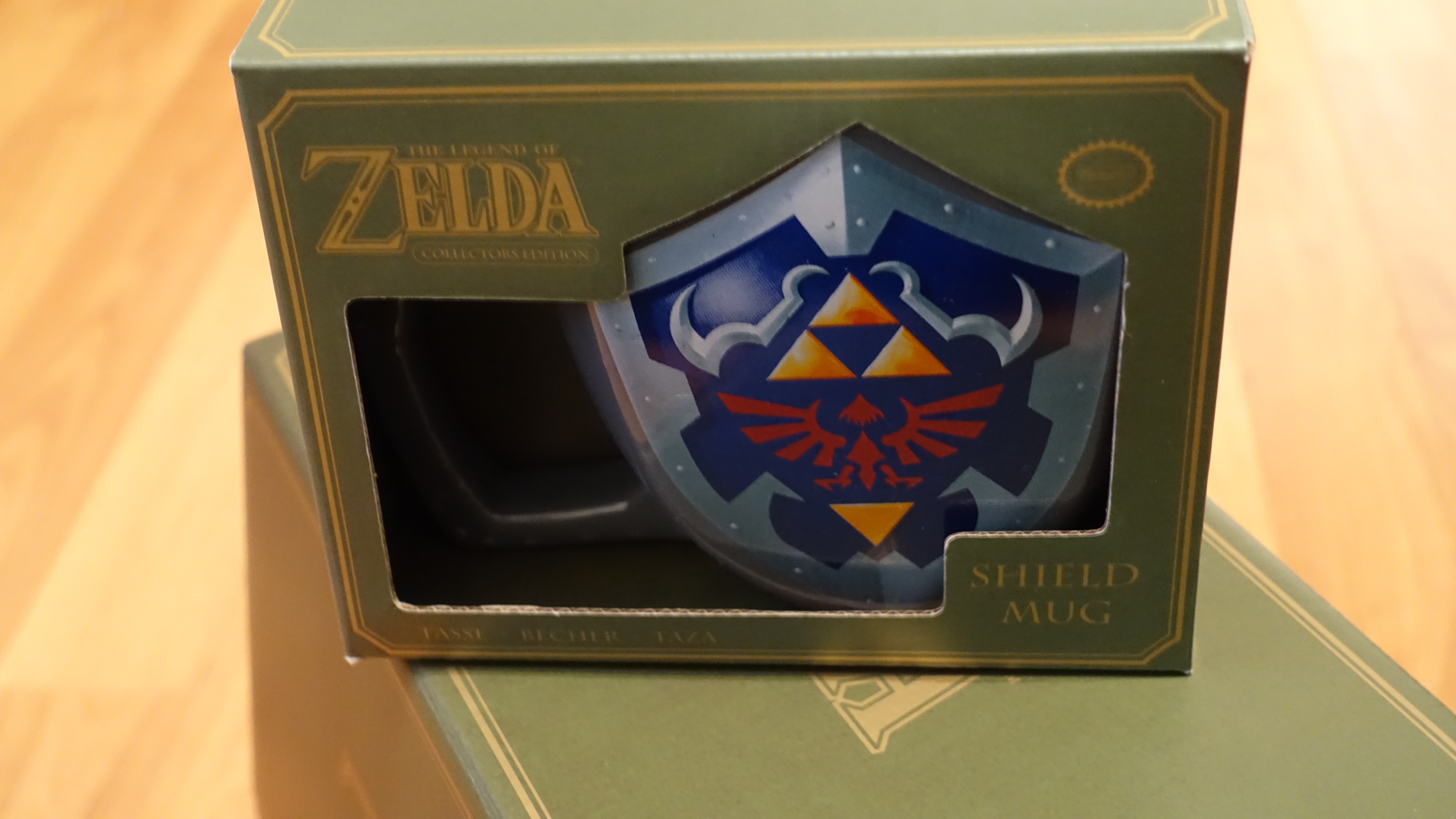 the-legend-of-zelda-mystery-box-shield-mug