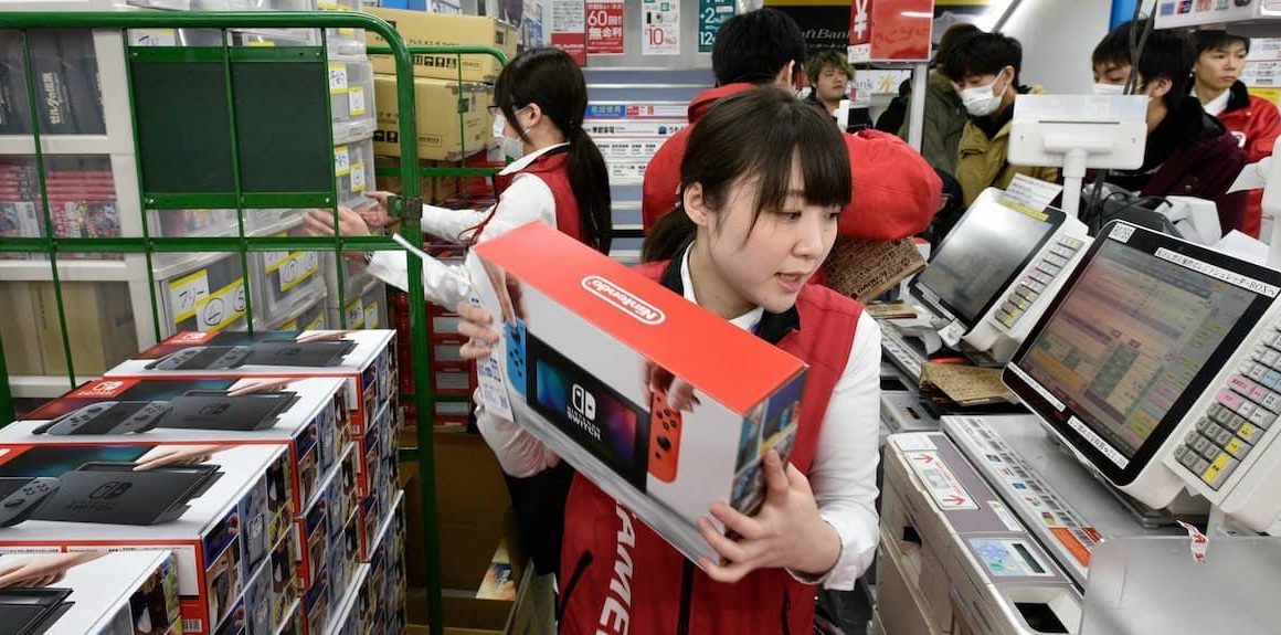 Nintendo Switch Launch Japan Photo